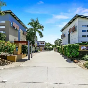 Quarterdecks Retreat , Urangan Australie