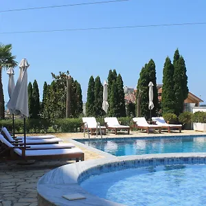 Hotel Aleksandrus Jardin Arape-Rashbulli